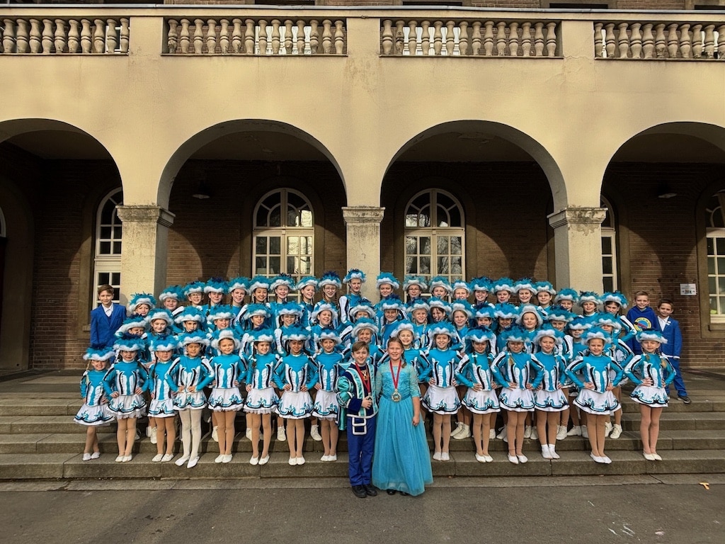 Garde mit Kinderprinzenpaar © Annika Schmid