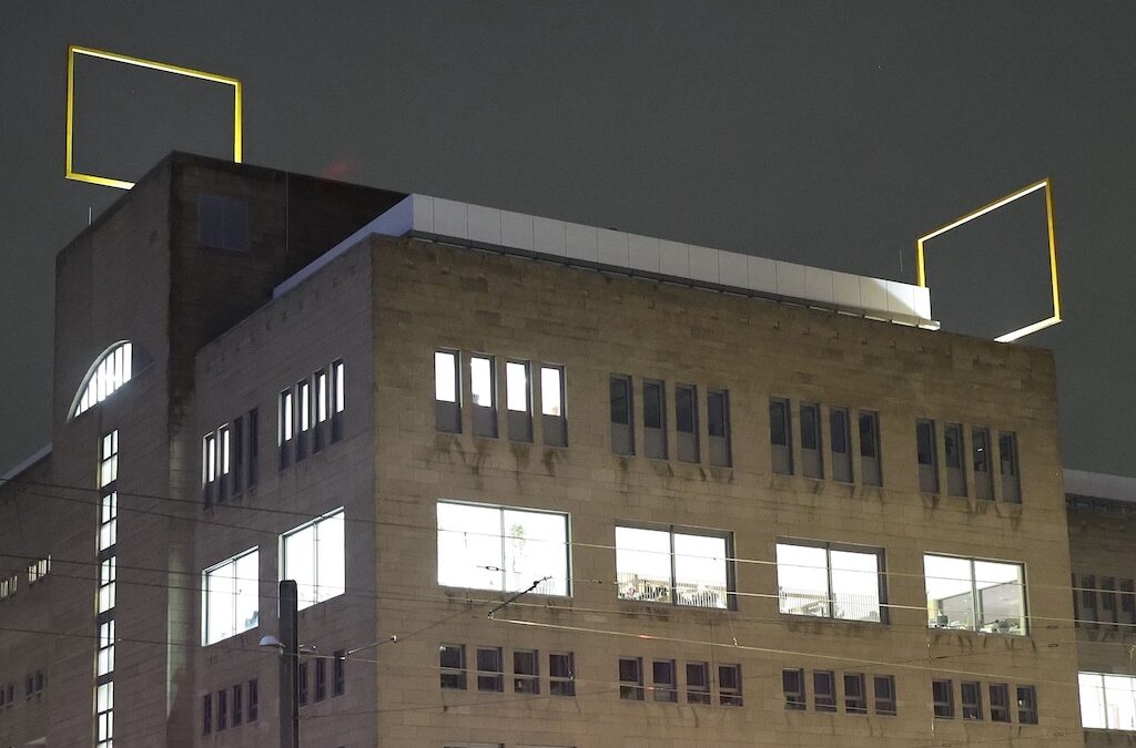 Kunstwerk “Blickfang” erstrahlt nun auch bei&nbsp;Nacht