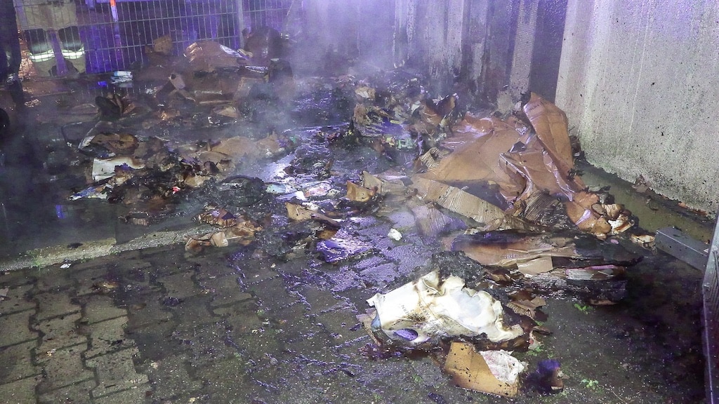 Brand in Müllsammelplatz auf der Henkelstraße