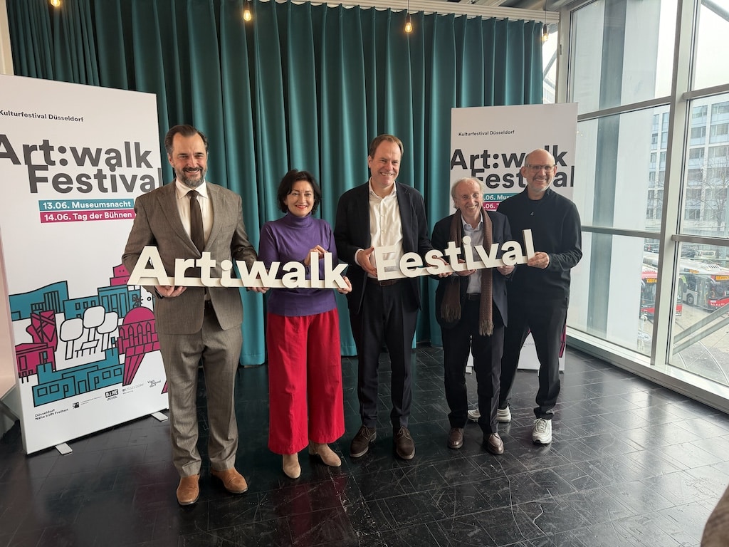 Das neue Art:Walk Festival verbindet Museen und Galerien mit Theater, Musik und Tanz. Heute wurde das neue Konzept vorgestellt: (v.l.) Thorben Meier, Geschäftsführer Düsseldorf Marketing, Kulturdezernentin Miriam Koch, OB Stephan Keller, Wilfried Schulz, Indendant Schauspielhaus, und Michael Brill, Geschäftsführer D.Live. © Manfred Fammler