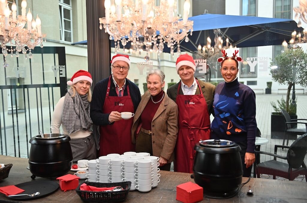 Zum achten Mal gemeinsames Weihnachts-Mittagessen für wohnungslose Menschen im Kunstcafé Mutter Ey