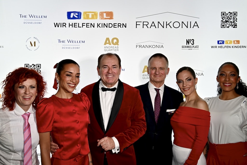 Wolfram Kons (RTL) und Uwe Schmitz Frankonia Eurobau A.G im Kreise der No Angels © Lokalbüro