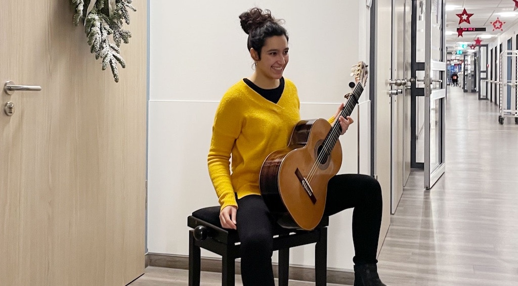 Katalanierin singt für kranke Menschen