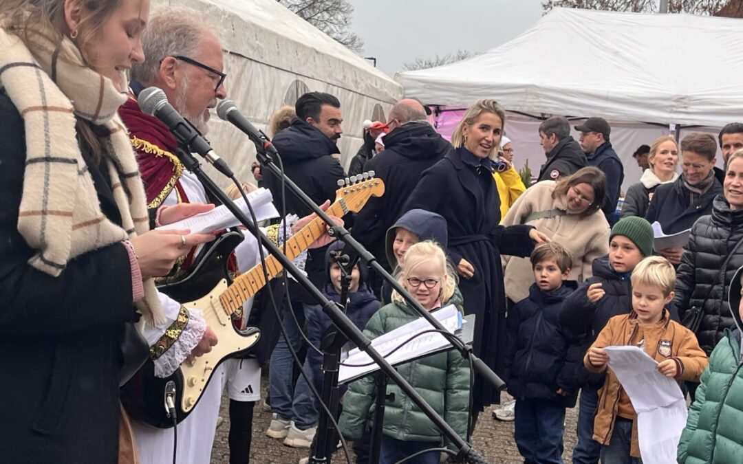 Wenn der Nikolaus den Weihnachtsmarkt rockt…