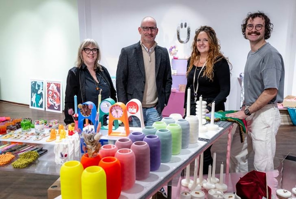 v.l.n.r.: Prof. Katharina Drasdo (Initiatorin Super Happy Store), Alexander Balzer (Center Manager KÖ Galerie), Lisa Florack (Initatorin Super Happy Store), Lorenz Uhl (Leitung Store Experience und Betrieb, Super Happy Store) © Andreas Endermann 