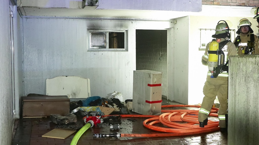 Kellerbrand in Mehrfamilienhaus in Düsseldorf