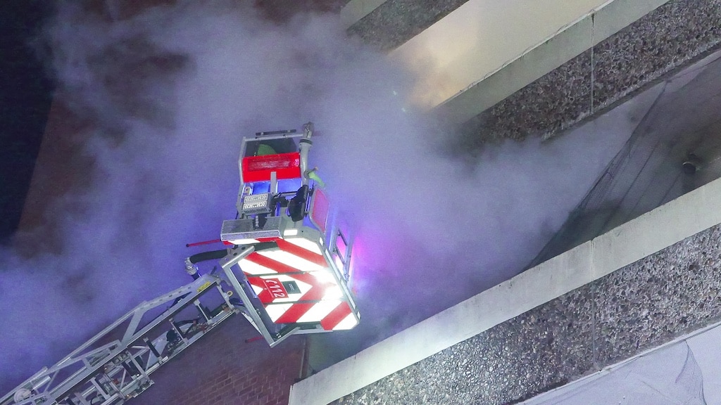 Balkonbrand in Düsseldorfer Hochhaus in der Neujahrsnacht