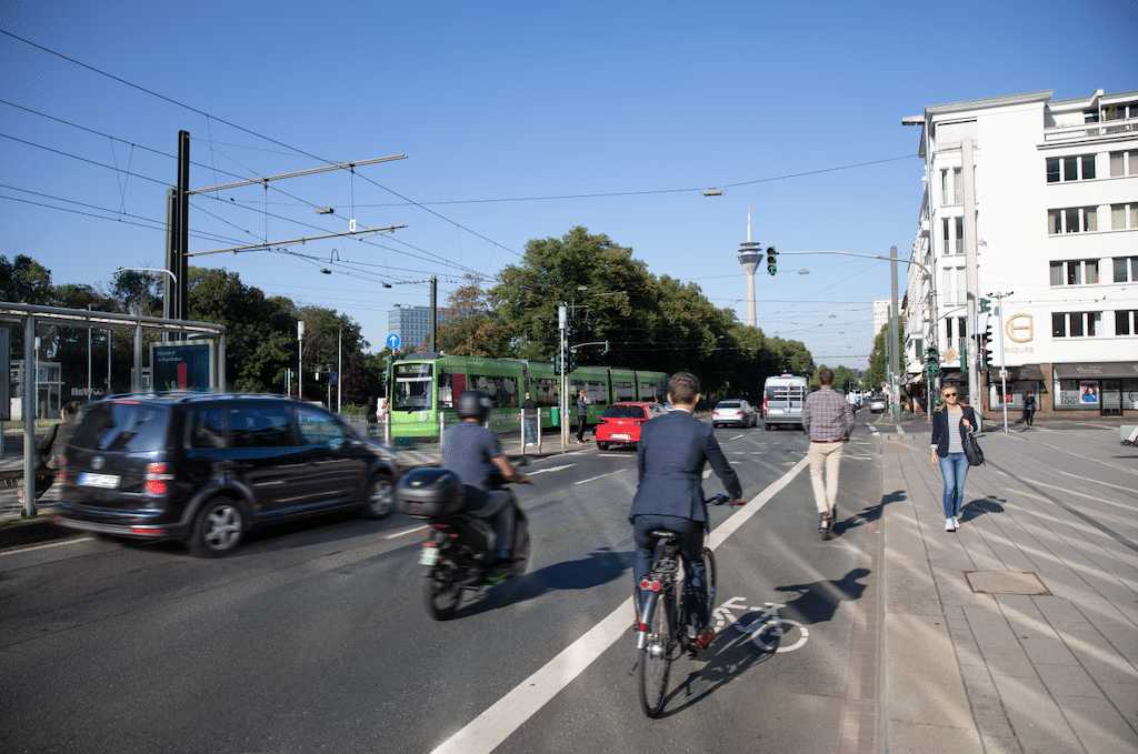 Eine Befragung zum Thema Mobilität in Düsseldorf, hier ein Symbolbild vom Graf-Adolf-Platz, ist jetzt begonnen worden. © Landeshauptstadt Düsseldorf/Symbolbild: Amt für Verkehrsmanagement