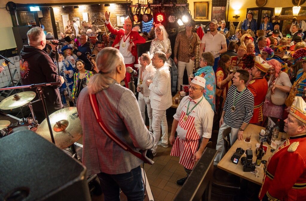Prinzengarde der Stadt Düsseldorf feiert stimmungsvolles „Jeck em&nbsp;Fuchs“