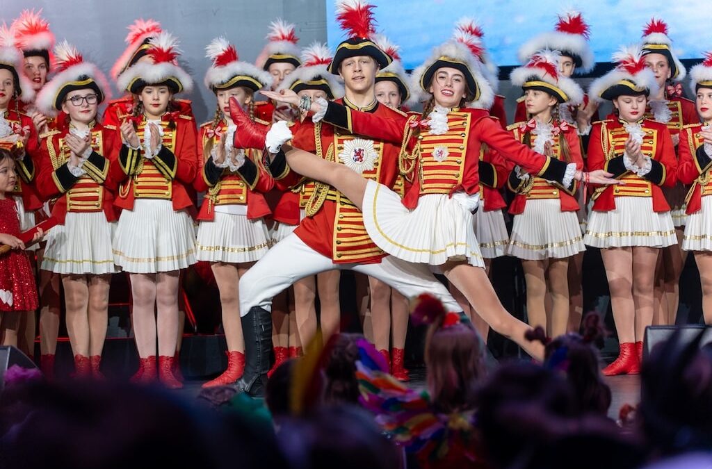 Bunter Kinderkarneval der Prinzengarde lockt mehr als 400 junge Jecken
