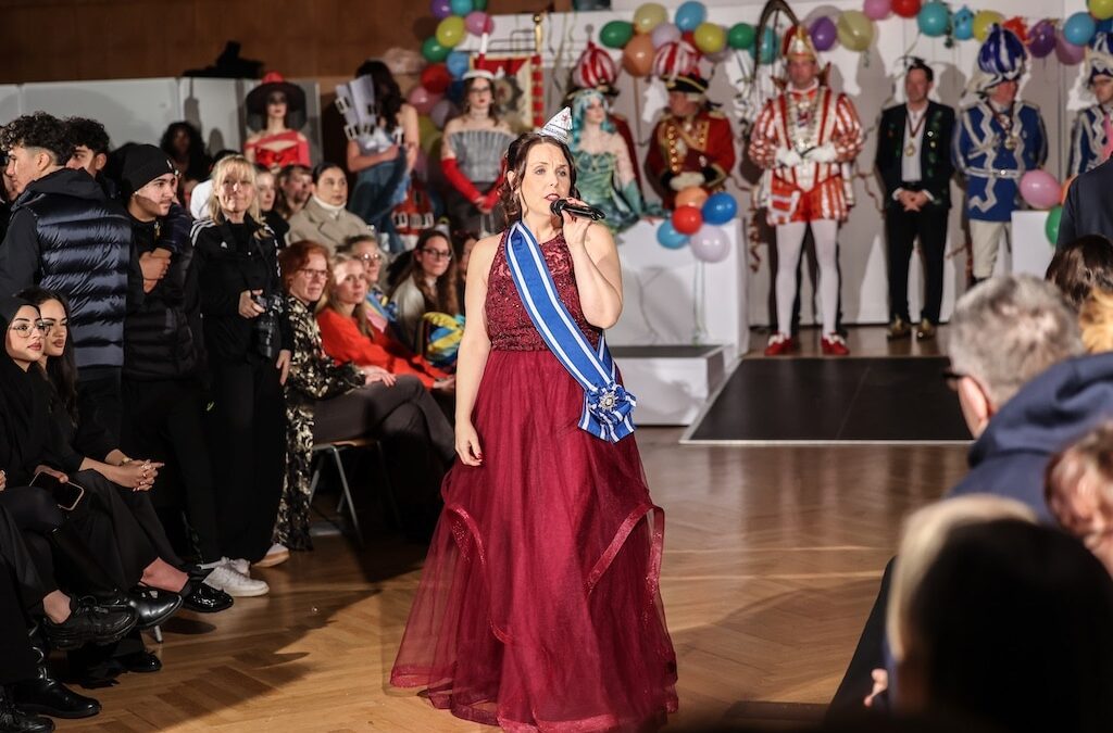 Prinzenpaar bringt Karneval in die Klassenzimmer