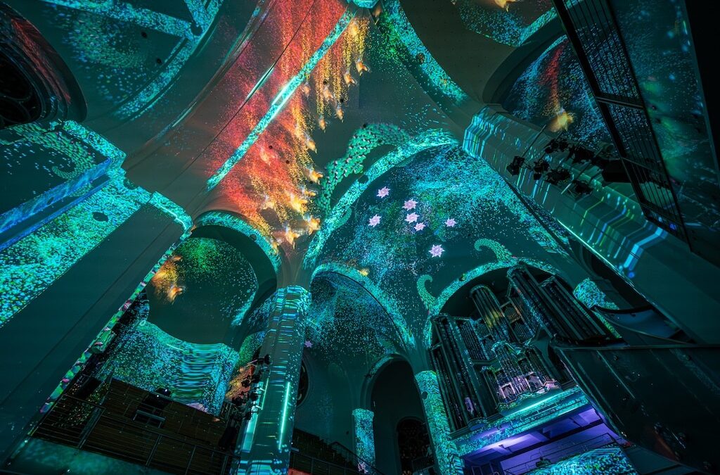 Immersive Kunstinstallation „ENLIGHTENMENT“ startet in der Düsseldorfer Johanneskirche