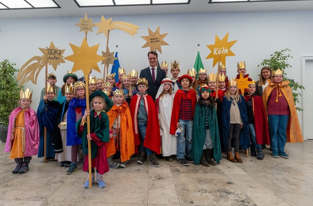 Sternsinger bringen Segen in die Staatskanzlei