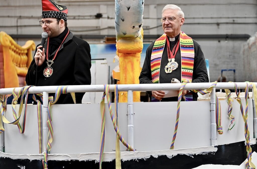 „Helau und Wagensegen: Narrencollegium startet fröhlich in die Karnevalssession 2026“