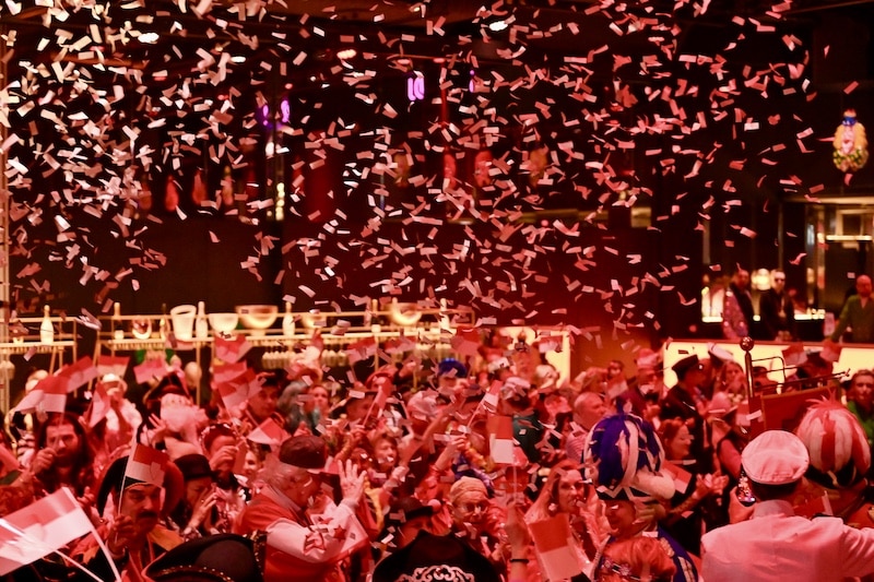 Närrischer Glanz im Henkel-Saal: Jongessitzung begeistert 400 Jecken