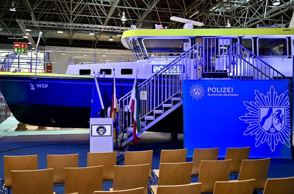 Neue „WSP 3“ feierlich getauft: Modernes Einsatzboot für den Rhein bei&nbsp;Köln