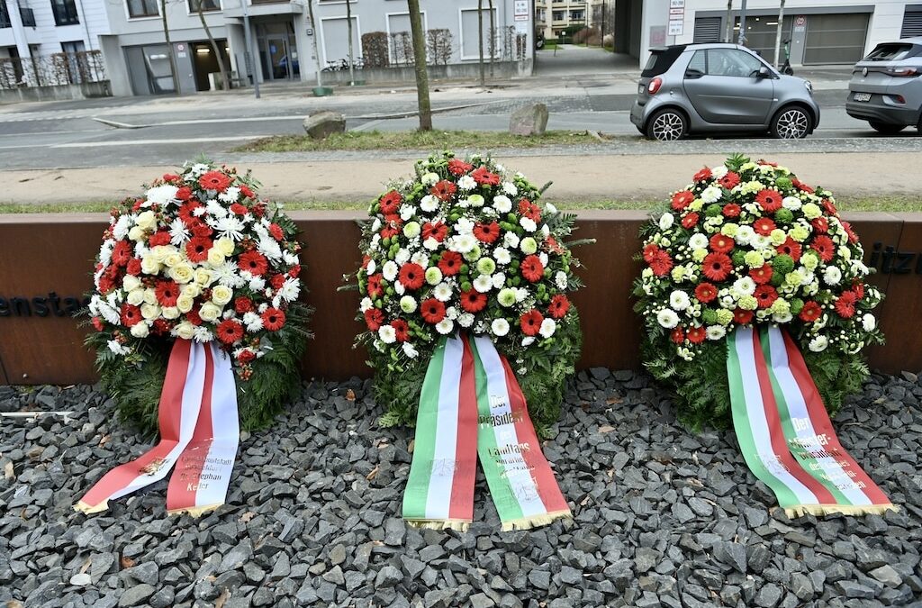 Gedenken am Deportations-Mahnmal – Düsseldorf erinnert an die Opfer von Holocaust und NS-Diktatur