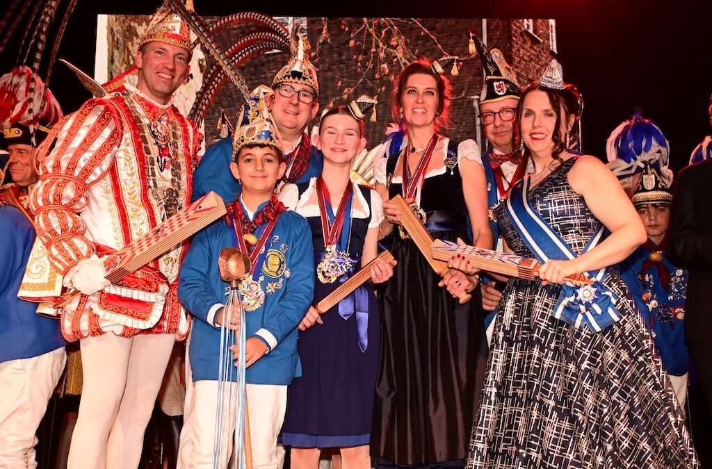 Gelungener Auftakt in die Session: Tonnengarde Niederkassel kürt ihre Tonnenbauern