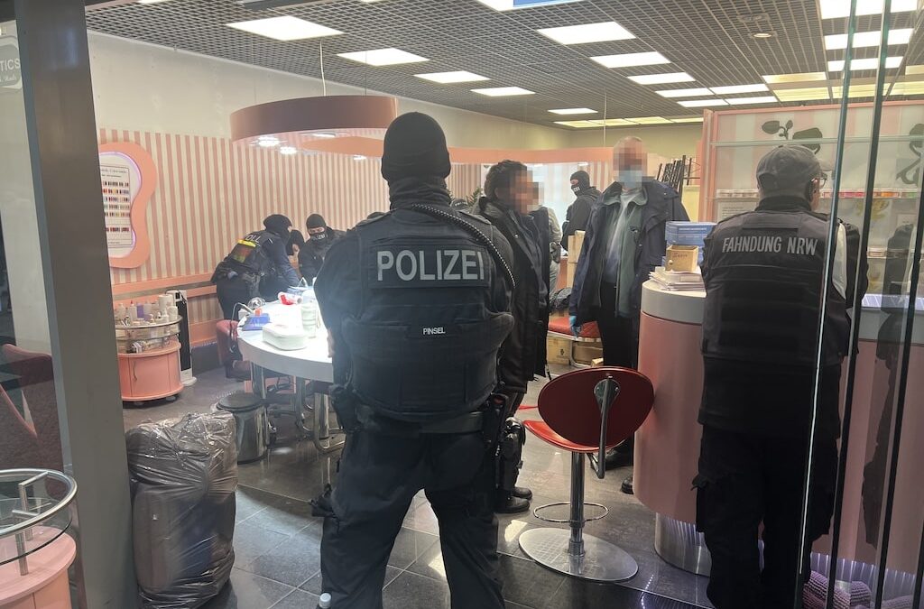 Innenstadt und Stadtteile im Blick der Ermittler: Große Razzia gegen Schwarzarbeit in Düsseldorfer Nagelstudios