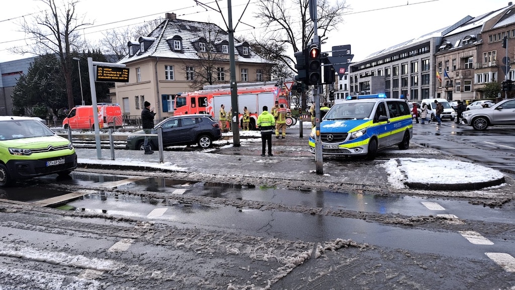 Einsatzfahrt zum Düsseldorfer Flughafen führt zu Straßenbahnstörung