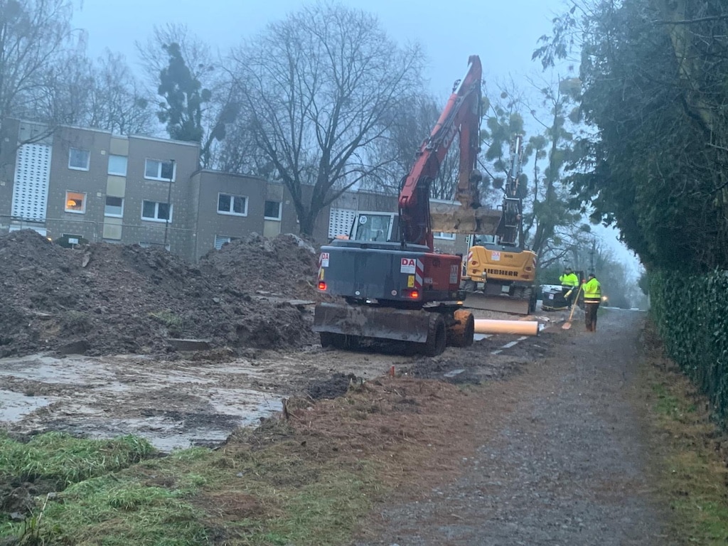 Die seit langem geplante Entlastungsmaßnahme zur Verbesserung der Regenwasserreinigung im Bereich Blanckertzstraße hat jetzt begonnen: © Olaf Oidtmann