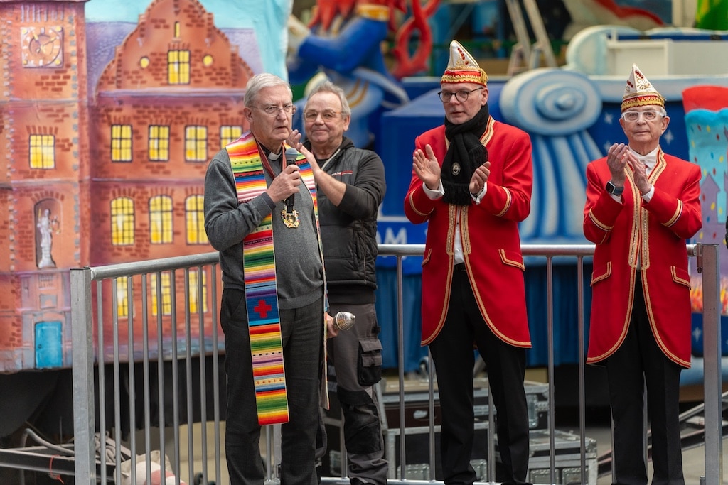 Richtfest gibt ersten Einblick in Düsseldorfer Rosenmontagswagen