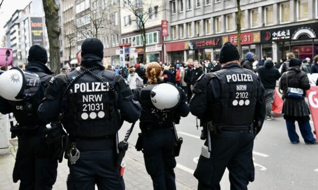 Zahlreiche Versammlungen erwartet: Polizei warnt vor Verkehrsbehinderungen am Wochenende