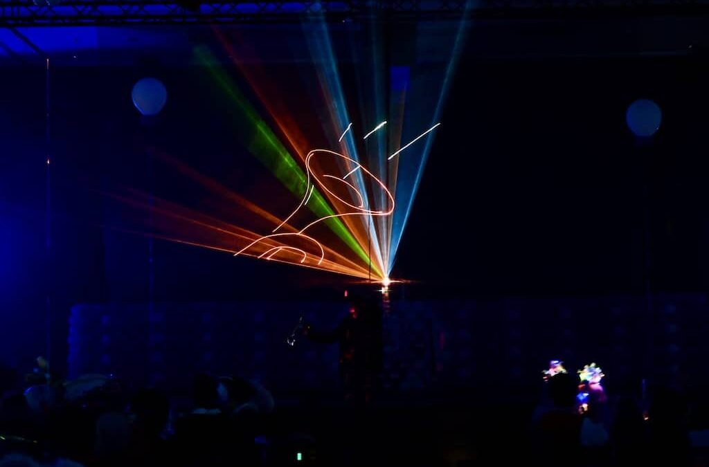 Rheinlandsaal erstrahlt im Glanz der Geschichte – Prinzengarde Blau-Weiss feiert mit spektakulärer Jubiläumsgala