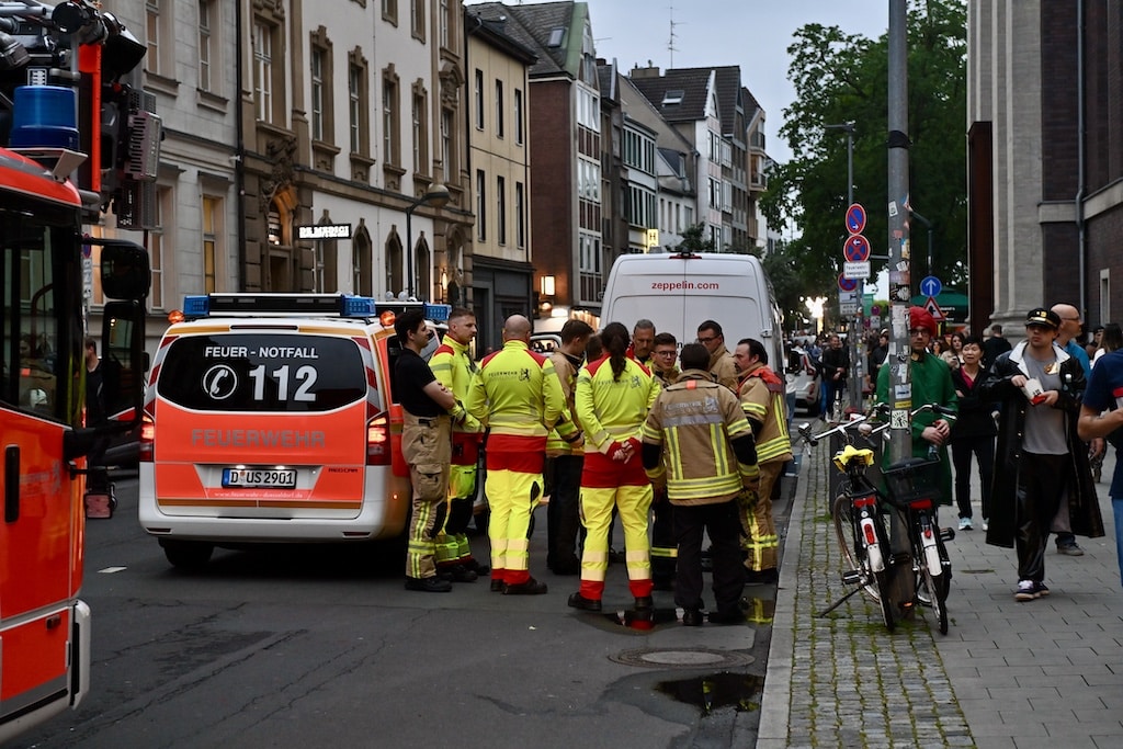 Symbolbild Einsatzkräfte zu Karneval in der Altstadt © Lokalbüro