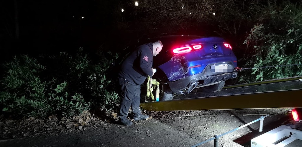 Alkoholisiert durch die Innenstadt: Unfallflucht endet in der Düssel