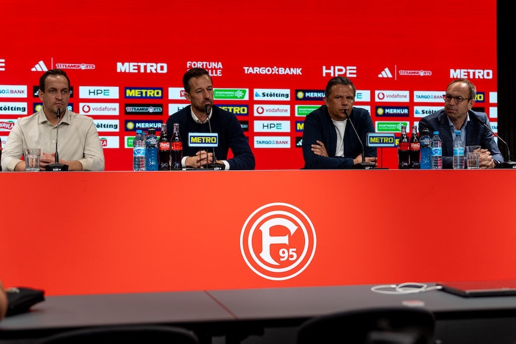 v.l. Fortuna-Sprecher Kai Niemann, Aufsichtsratsvorsitzender. Björn Borgerding, Fortuna-Sportchefs Samir Arabi und Alexander Jobst. Vorstandsvorsitzender © Lokalbüro