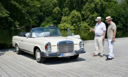 Chrom, Lack und Libeskind: Oldtimer-Parade begeisterte am Kö-Bogen