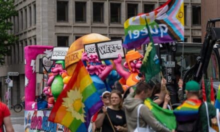 Tausende beim Christopher Street Day in Düsseldorf