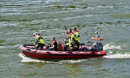 Feuerwehr warnt: Schwimmen im Rhein ist lebensgefährlich