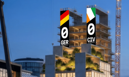 Riesiger WM-Counter leuchtet über dem Medienhafen