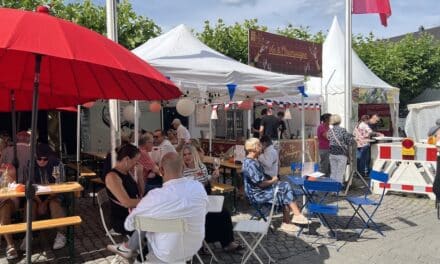 Chanson, Champagner und Oldtimer am&nbsp;Rhein