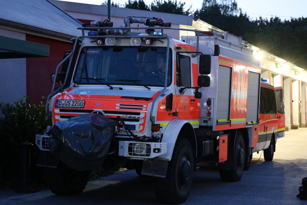 Das Waldbrand-TLF aus Düsseldorf kurz vor der Abfahrt nach Bonn. © Feuerwehr Düsseldorf