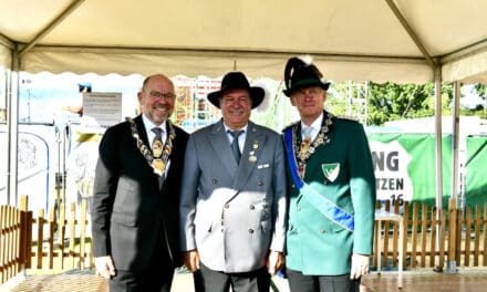 Neuer Schützenkönig in Düsseldorf: Karl-Heinz Schmidt trägt jetzt die Königswürde