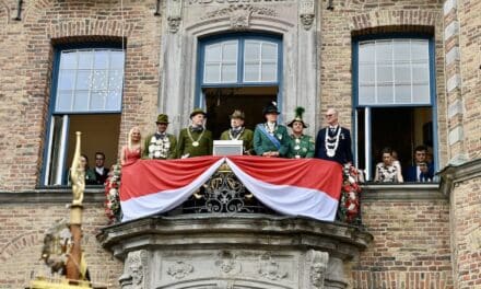 Feierliche Investitur: Jens Linka als Schützenkönig auf dem Rathausbalkon geehrt