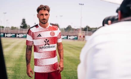 Fortuna Düsseldorf präsentiert neues Heimtrikot für die Saison 2026/27