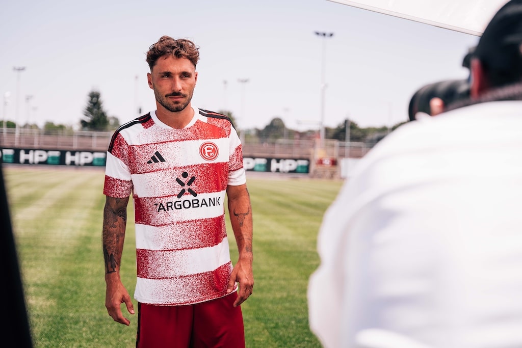 Das neue Heimtrikot © Fortuna Düsseldorf