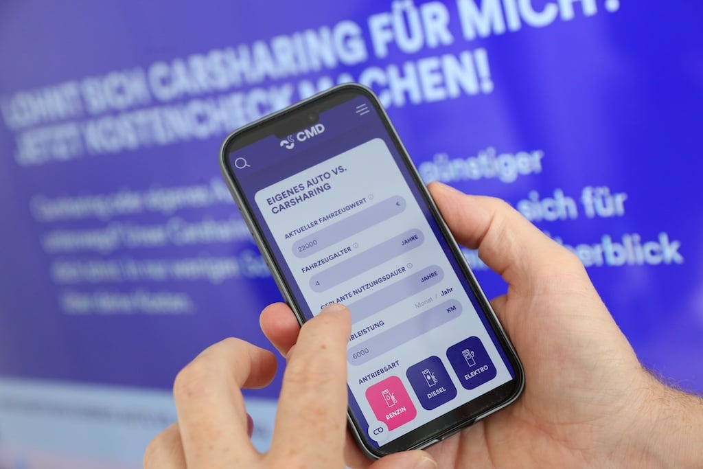 Der neue Carsharing-Rechner hilft unkompliziert bei Fragen nach den Vorteilen der Nutzung des Sharings oder des eigenen Autos. © Landeshauptstadt Düsseldorf/Ingo Lammert
