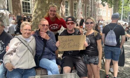 Schlange bis zum Carlsplatz: Düsseldorf feiert Heimspiel der Toten&nbsp;Hosen