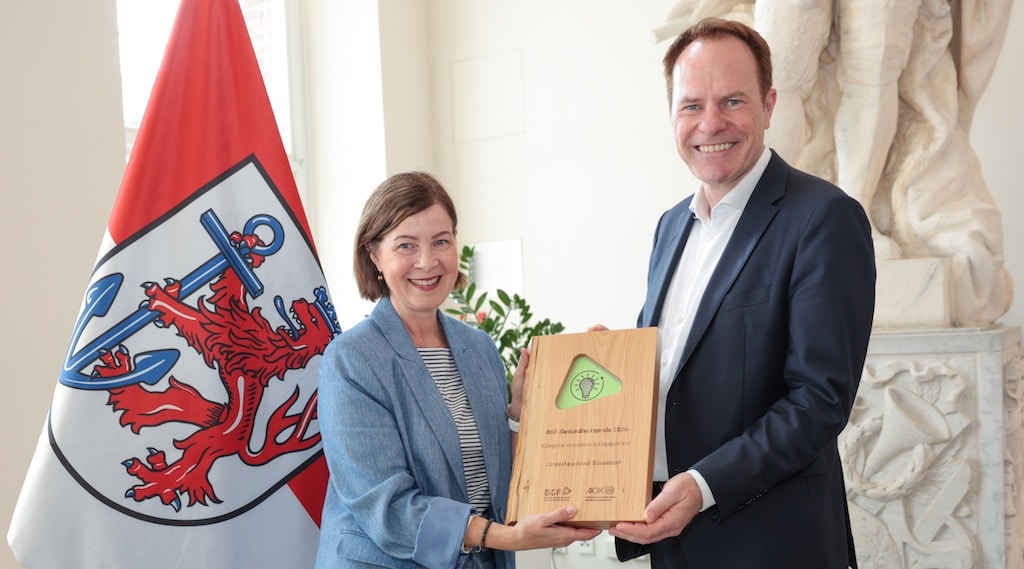 Mitglied des Vorstandes AOK , Sabine Deutscher und Herrn Oberbürgermeister Dr. Stephan Keller © Stadt Düsseldorf