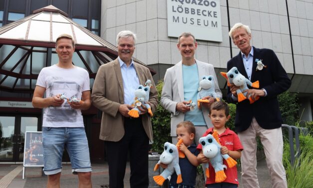 Maskottchen Fred zieht als Kuscheltier in den Aquazoo ein