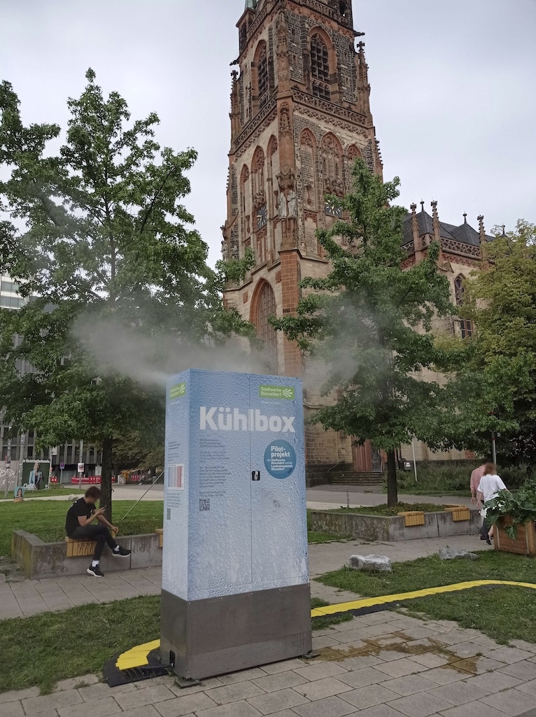 Kühlbox_SWD_Kirchplatz Kühlbox der Stadtwerke Düsseldorf © Landeshauptstadt Düsseldorf/Sarah Bullwinkel