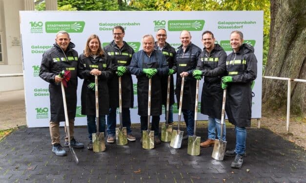 160 Jahre Stadtwerke Düsseldorf: Nassgeregnet und trotzdem 16 Bäume gepflanzt