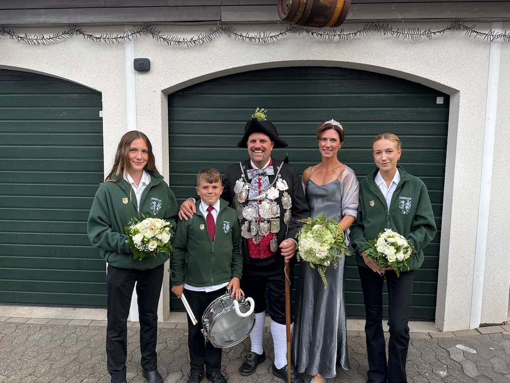 V. l.: Samira, Julius, Christian und Ivonne Kaufman sowie Tara auf dem Mühlenhof in Angermund. © Sabrina Dörnhöfer