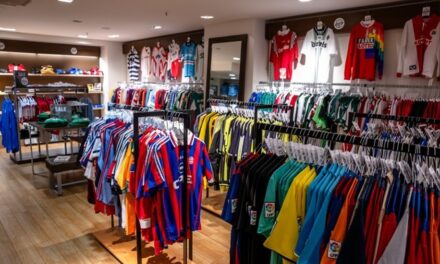 Nach erfolgreicher Trikotbörse: Fanwart eröffnet Pop-up Store in der Kö-Galerie